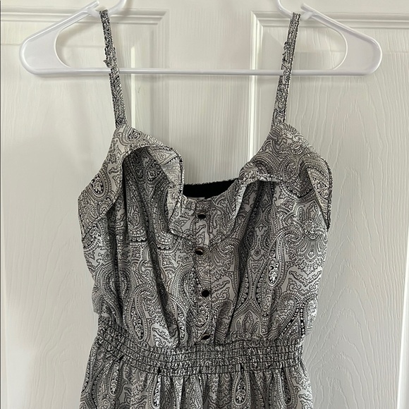 Dynamite Elegant Black and White Paisley Dress - Picture 2 of 5